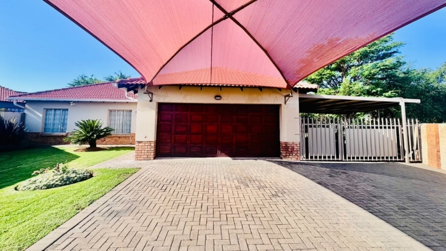 3 Bedroom Property for Sale in Waterkloof East North West